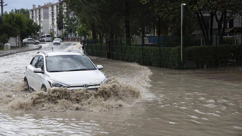 BURSA'DA SEL, EDİRNE'DE FIRTINA