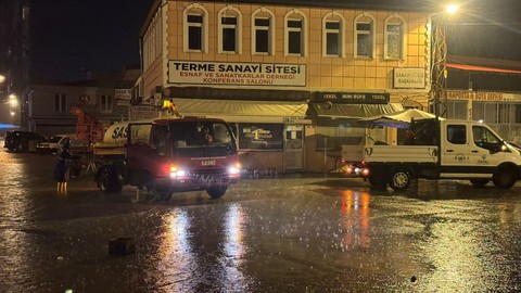 Samsun'da şiddetli yağış! Gece başladı sabaha kadar sürdü