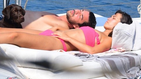 Pınar Deniz ile Kaan Yıldırım çiftinden tatil kareleri! Bodrum'da demirledikleri teknelerinde görüntülendiler