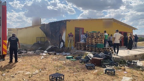 Adıyaman'da bir markette çıkan yangın müşterilerin müdahalesiyle söndürüldü!
