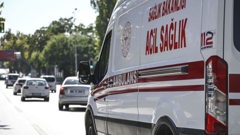 Baygınlık geçirip yola düştü otomobilin altında kaldı