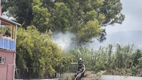 İskenderun'da bahçe yangını! Ekipler olaya müdahale etti