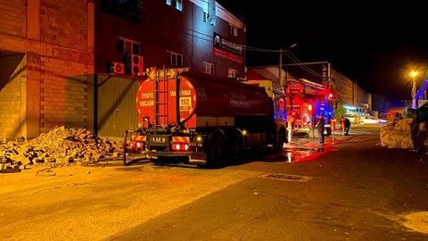 Bursa'da korkutan yangın! İmalathane alev alev yandı