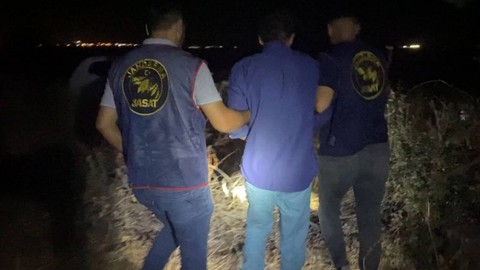 Hakkında hapis cezası olan firari hükümlü ormanlık alanda yakalandı!