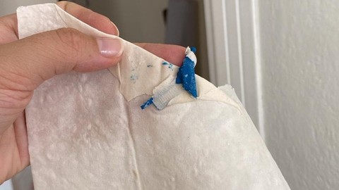 Marketten aldığı yufkadan erimiş plastik çıktı! Görüntüleri sosyal medyadan paylaştı