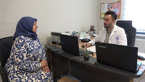 İki arkadaş kafa kafaya verdi! Nefes bile alamıyorlardı! 15 bardak suyla hayatları değişti! - Resim: 1