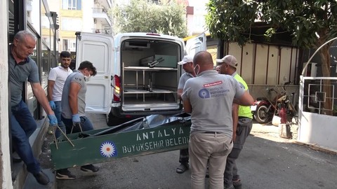 Mutfağa girenler şok geçirdi! Aşçı kanlar içerisinde yerde yatıyordu
