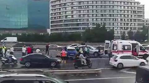 Bağcılar TEM'de zincirleme trafik kazası! 2 ölü, 5 yaralı