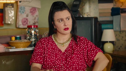 Komedyen Yasemin Sakallıoğlu'nun vatkalı ceketi gündem oldu! "Halterci olduk"