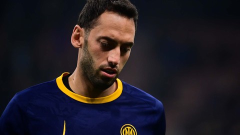 Hakan Çalhanoğlu kariyerinde bir ilk yaşadı! En kritik maçta şanssızlık onu buldu!