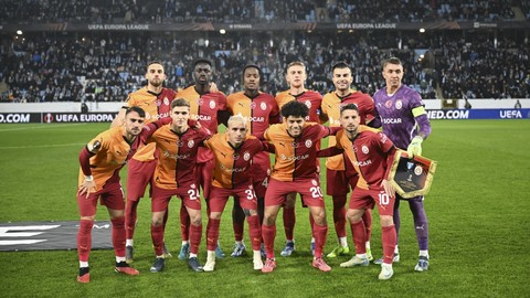 Galatasaray’ın yıldızı maça devam edemedi