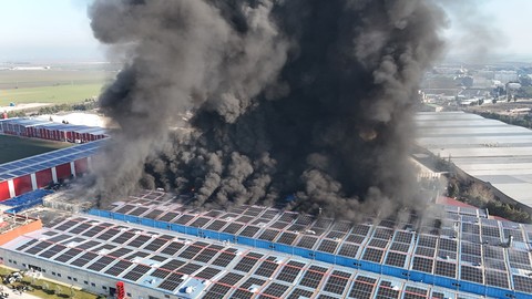 Kırklareli'nde fabrika yangını kontrol altında