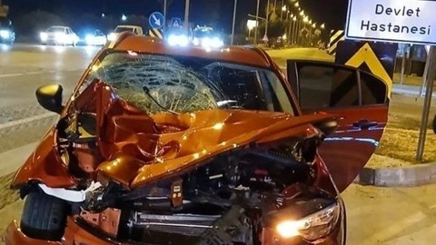 Mersin'de otomobil yayalara çarptı: 2 ölü