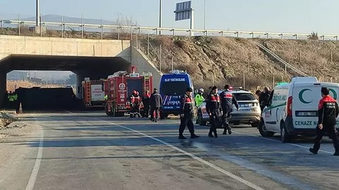 Denizli'de korkunç kaza! İşçileri taşıyan midibüs devrildi!  Ölü ve yaralılar var