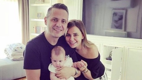 Şarkıcı Merve Özbey'in eşi Kenan Koçak ve bir emniyet müdürü gözaltına alındı!