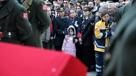 Şehit Binbaşı Yetişen'e son veda: Kızının doğum gününde toprağa verildi