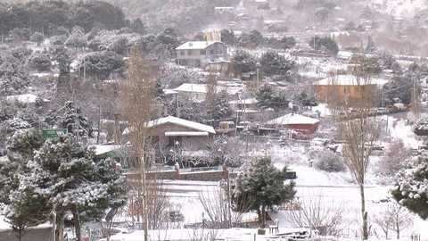 İstanbul beyaza büründü: Yüksek kesimlerde kar kalınlığı 10 santimetreye ulaştı!