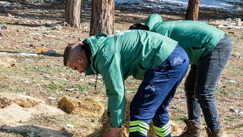 Mersin'de bir araya gelen yetkili ekipler, 60 kilometre uzaklıktaki bölgeye gitti. Kışın çetin geçtiği bölgede, bunu yapmasalardı hepsi ölecek