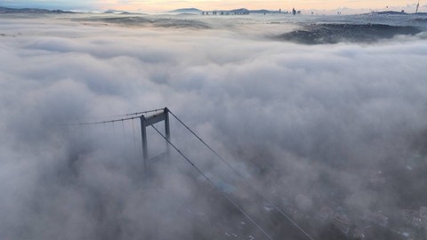 İstanbul'da sis manzarası büyüledi! Şehir masalsı bir hal aldı