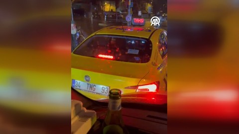 İstanbul'da bir taksici hasta taşıyan ambulansa yol vermedi: O anlara tepki yağdı!