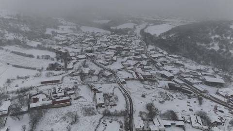 Edirne'de yüksek rakımda yer alan Balkan köylerine köy halkına ilaç gibi geldi. Beyaza bürünen köyler havadan görüntülendi