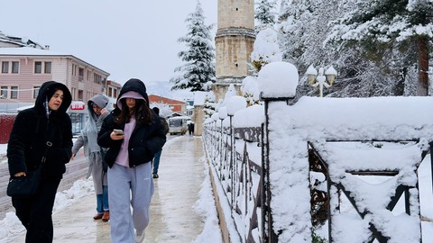 Tokat beyaz gelinliğini giydi, cadde ve sokaklarda ortaya çıkan bir görüntü izleyenleri hayrete düşürdü