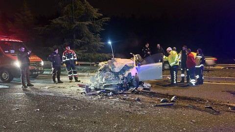 Uşak'ta korkunç kaza! Otomobil TIR'a arkadan çarptı! 1 ölü