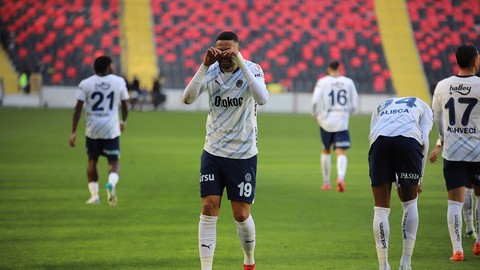 Gaziantep'e karşı as kadro ile oynayan Fenerbahçe gol oldu yağdı