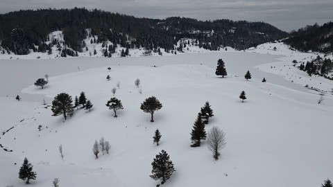 Sakarya’da görenleri kendisine hayran bırakan manzara. Film platosu değil, buz tutan göletler