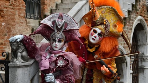 Venedik'te balo! Parlak kostümlerinizi ve maskelerinizi hazırlayın: Dünyanın en renkli karnavalı başladı