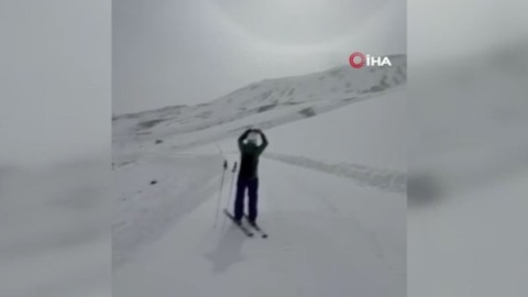 Karla kaplı Erciyes Dağı'nda gökyüzünde görenler hemen kayda aldı. Doğanın sanat eseri