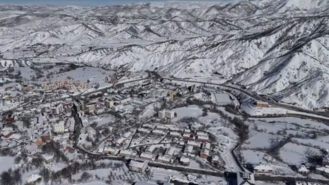 Bitlis'in karla kaplanan ilçesi havadan görüntülendi. Doğal güzelliği  hayran bıraktı