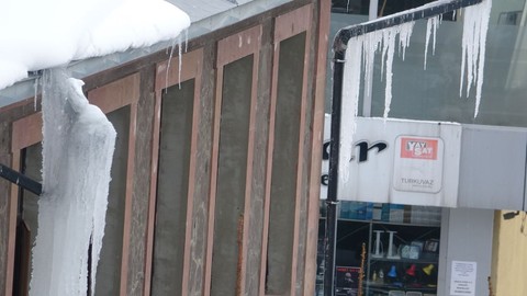 Ardahan'da -24 dereceye kadar inen Göle ilçesinde buz gibi havada yaşanan olayı fark eden vatandaşlar dehşete düştü - Resim: 1