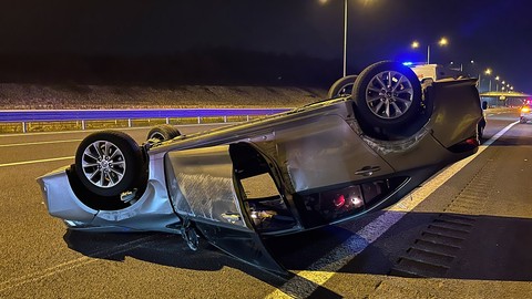 Kuzey Marmara Otoyolu’nda feci kaza: Çarpışan iki otomobilden biri takla attı! 5 yaralı