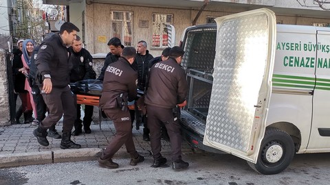 Kayseri'de kan donduran cinayet! Genç kız annesini defalarca bıçaklayarak öldürdü