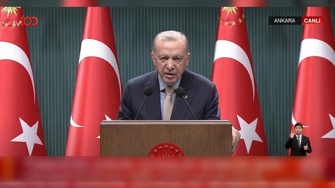 Cumhurbaşkanı Erdoğan kabine toplantısı sonrası konuştu: Olayları ibretle takip ediyoruz