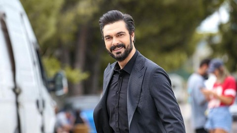 3 ay aşk yaşayıp ayrılmışlardı! Yakışıklı oyuncu Halil İbrahim Ceyhan ile Rüya Coriç barıştı mı? - Resim: 1