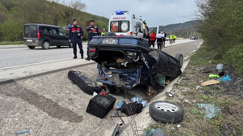 Bartın'da feci kaza: 2 otomobil çarpıştı, çok sayıda yaralı var