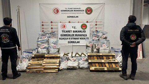 Gümrük muhafaza ekipleri üç operasyonda 182 kilogram uyuşturucuya el koydu!