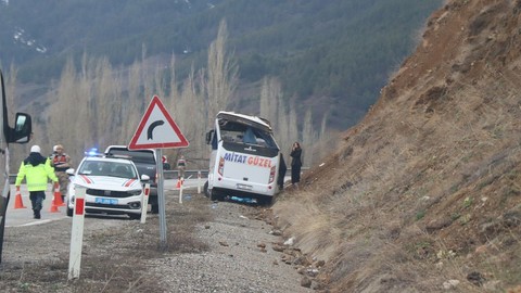 Erzurum'da feci kaza! İşçi servisi yoldan çıktı: 11 yaralı, 1 ölü