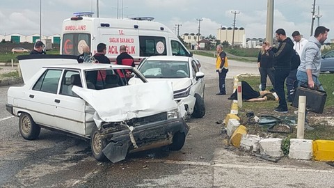Edirne'de iki otomobil çarpıştı: 2 sürücü yaralandı!