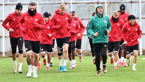 Sivasspor’da sakatlık depremi! Yıldız isim bıçak altına yatacak