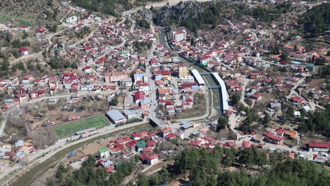 Adana'nın Akdeniz’i İç Anadolu’ya bağlayan tarihi İpek yolu üzerindeki ilçesi tarihi ve doğal güzellikleriyle ziyaretçilerini bekliyor