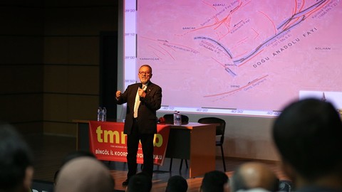 Prof. Dr. Naci Görür o bölgeyi işaret ederek uyardı: "Süre doldu, fayın eli kulağında"