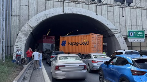 TEM'de zincirleme kaza! İstanbul yönü trafiğe kapandı