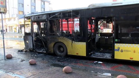 Ümraniye’de İETT otobüsü alev alev yandı