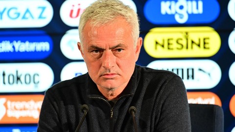 Jose Mourinho'dan Trabzonspor maçı sonrası penaltı isyanı! Okan Buruk ile ilgili flaş sözler