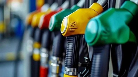 Araç sahiplerini sevindiren haber! Benzine büyük indirim