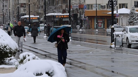 Sivas'ta nisan ayında 10 santimetre sürprizi! Tüm şehir şaştı kaldı