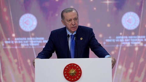 Cumhurbaşkanı Erdoğan'dan önemli açıklamalar: "Ülkesini başkalarına şikayet edenler bu vizyonu anlayamaz"